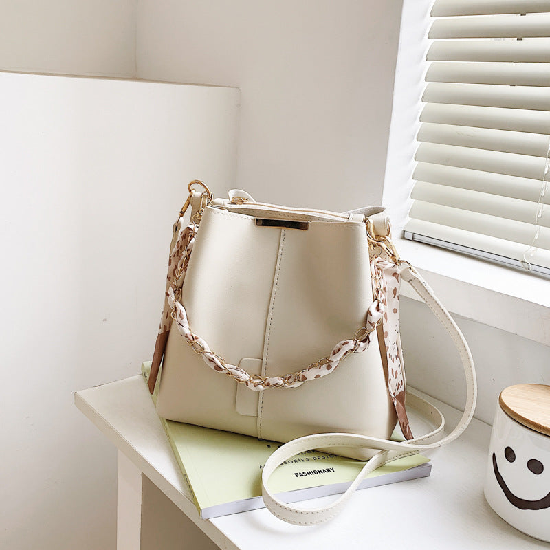 Dames Zomerse Crossbody Tas met Ketting Detail