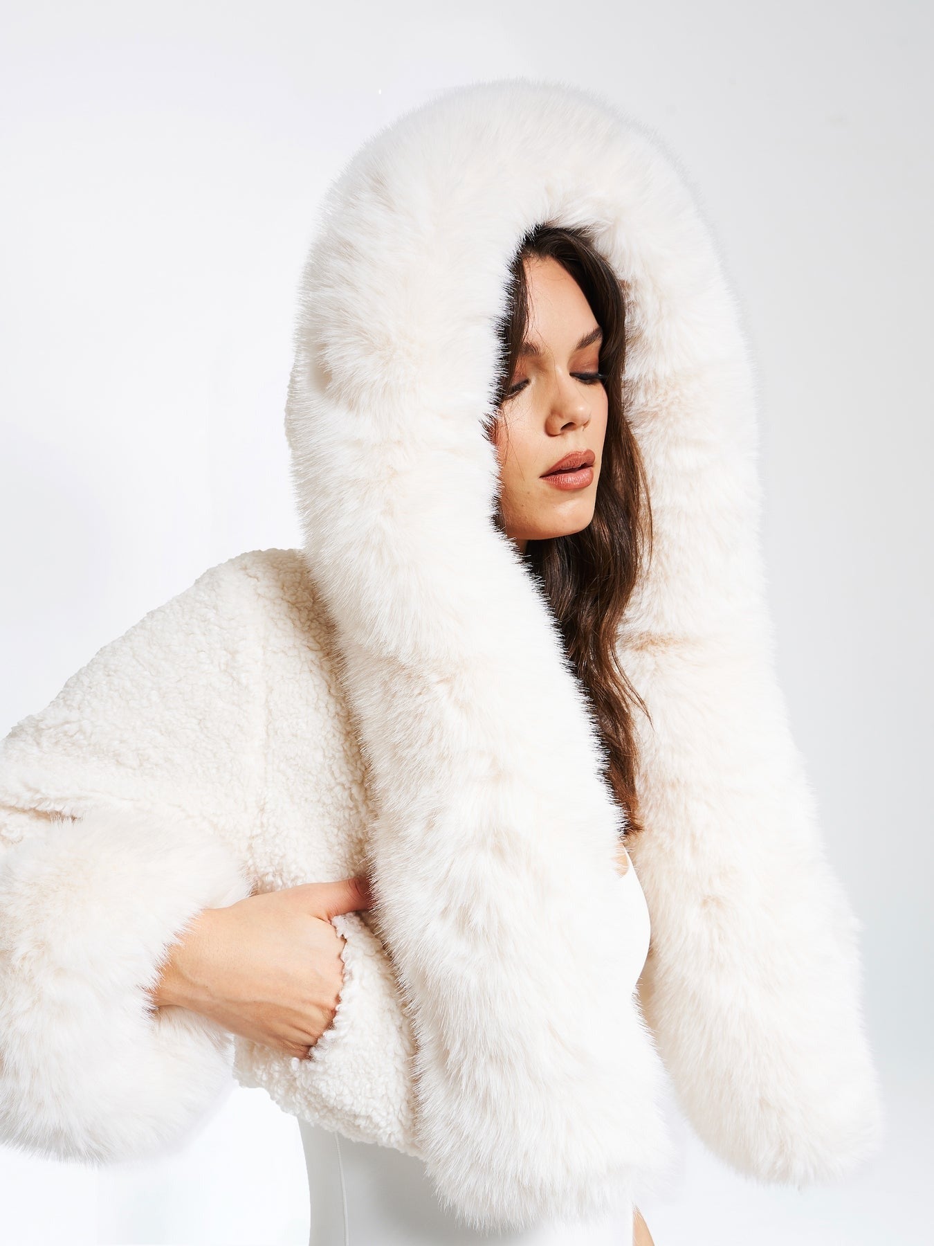 Korte Glamoureuze Winterjas met Kap