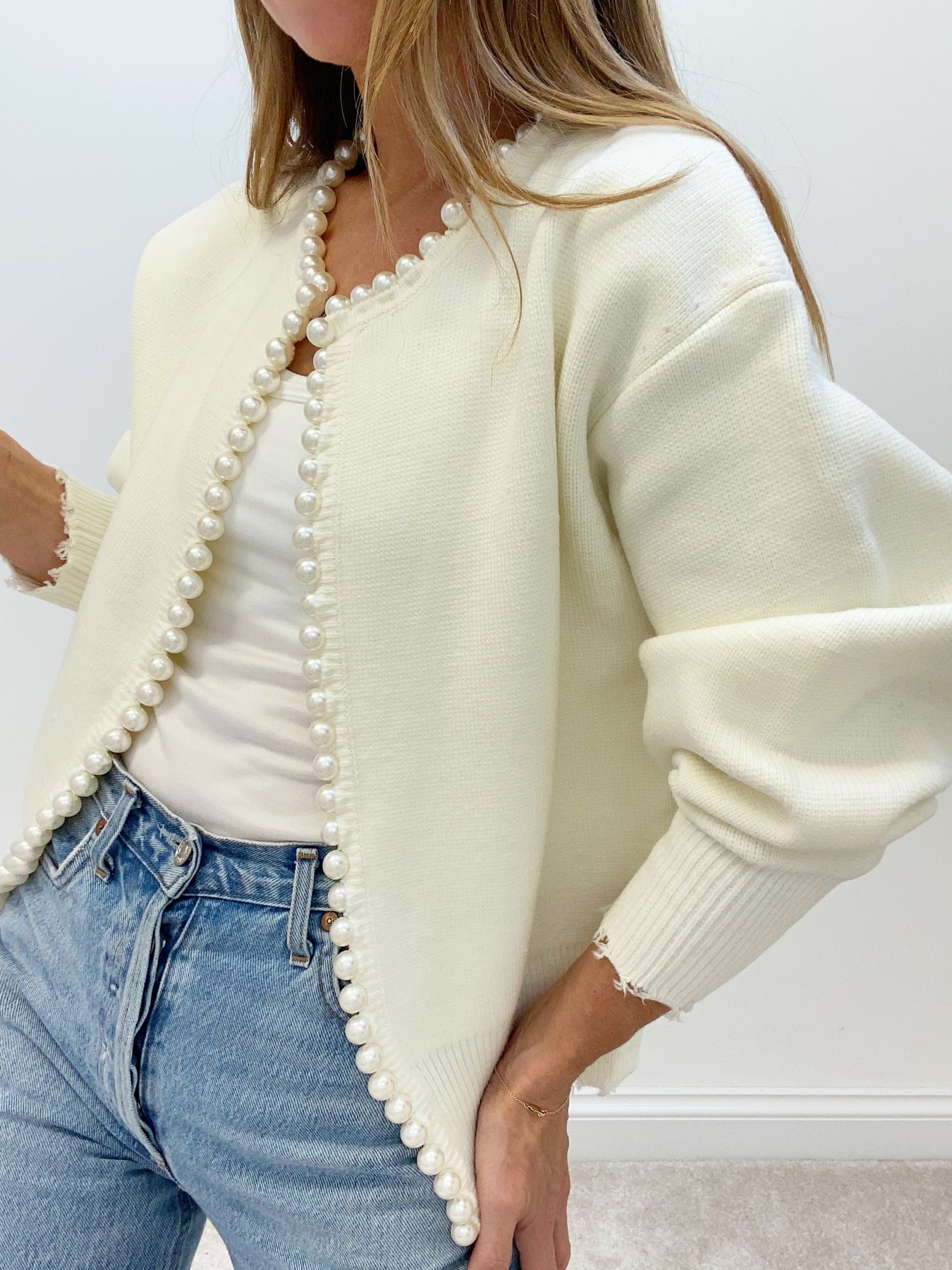 Talicia | Cardigan con bordi strappati e perle