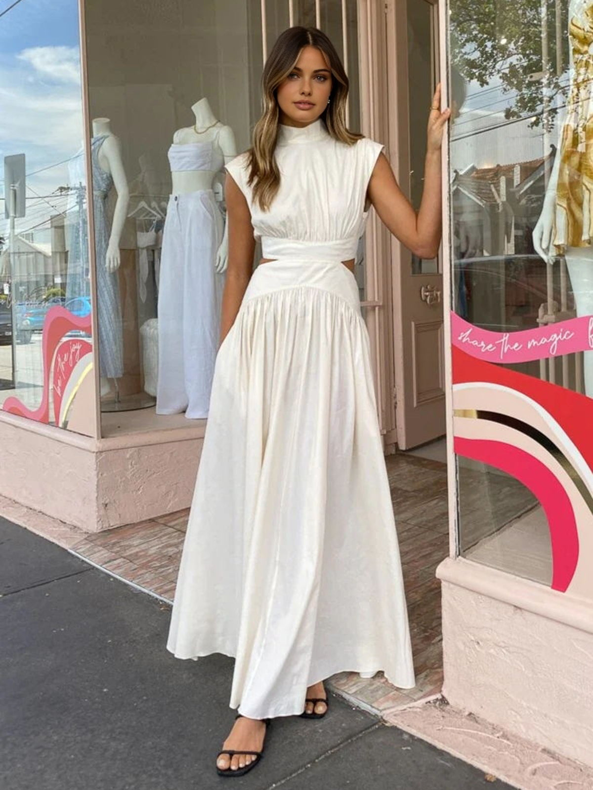 Maxi Jurk met Cut Out Detail en Plooi