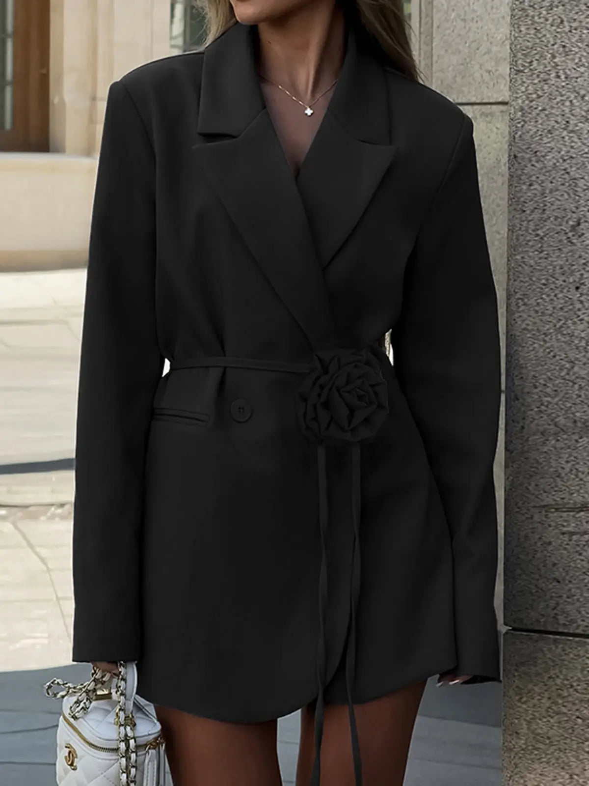 Elegante Blazer met Tailleband en Rood Detail - Mode Vibes