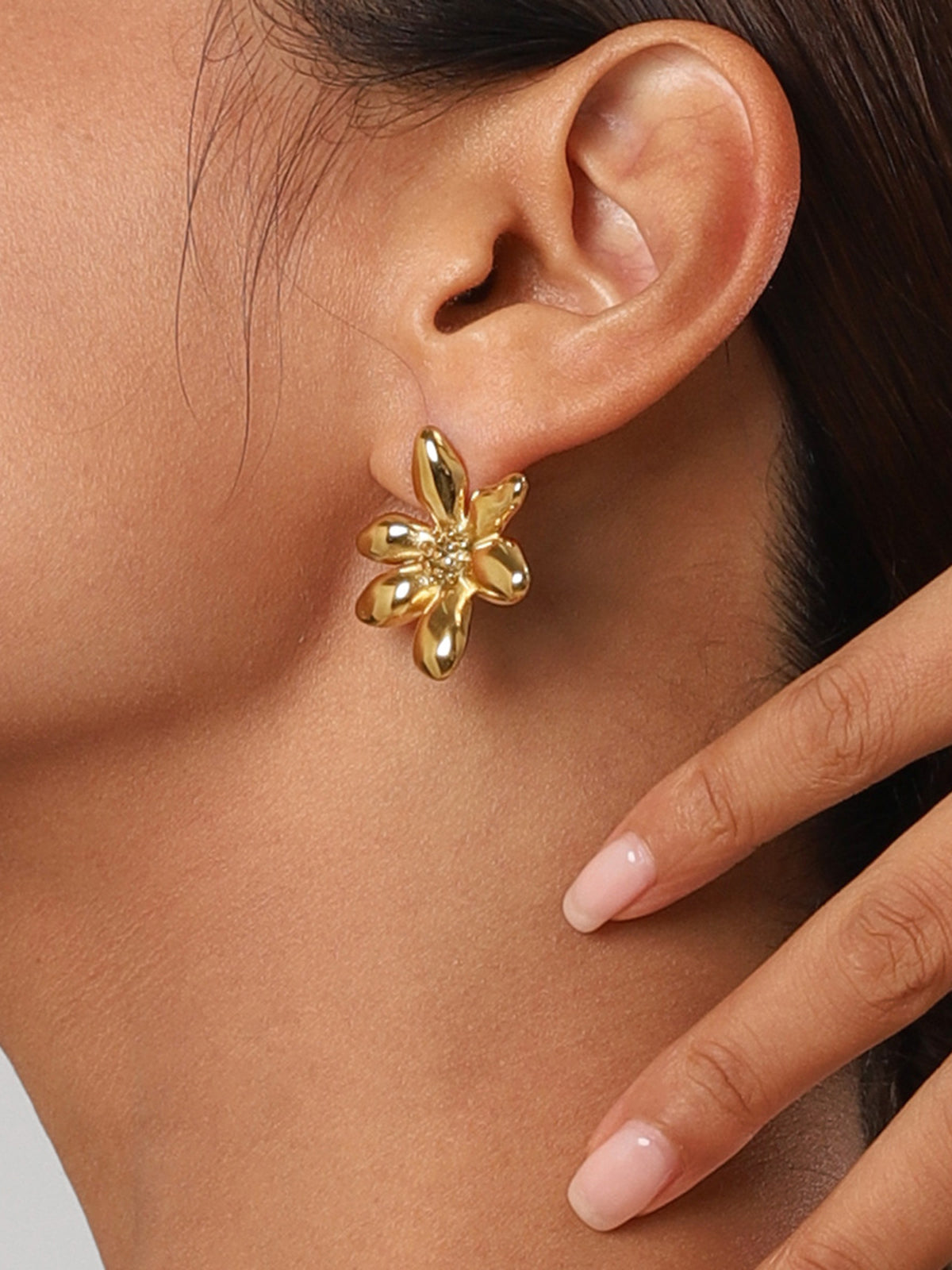 Bloem Oorbellen Florina Stijlvolle Zilveren Orensierringen - Mode Vibes