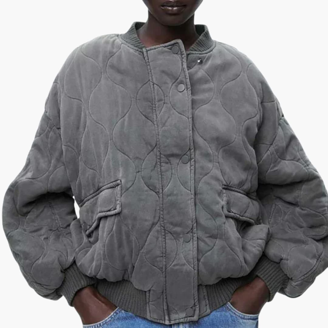 BerlinGlamour | Dames bomberjack met gewatteerd design en geribbelde zoom 1