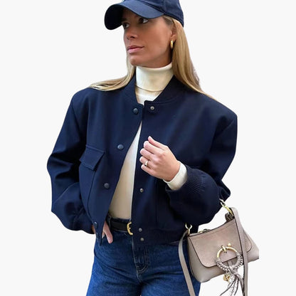 BerlinGlamour | Dames cropped jasje met drukknopen en klepzakken 4