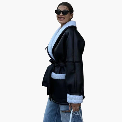 BerlinGlamour | Damesjas met brede kraag en tailleband 1