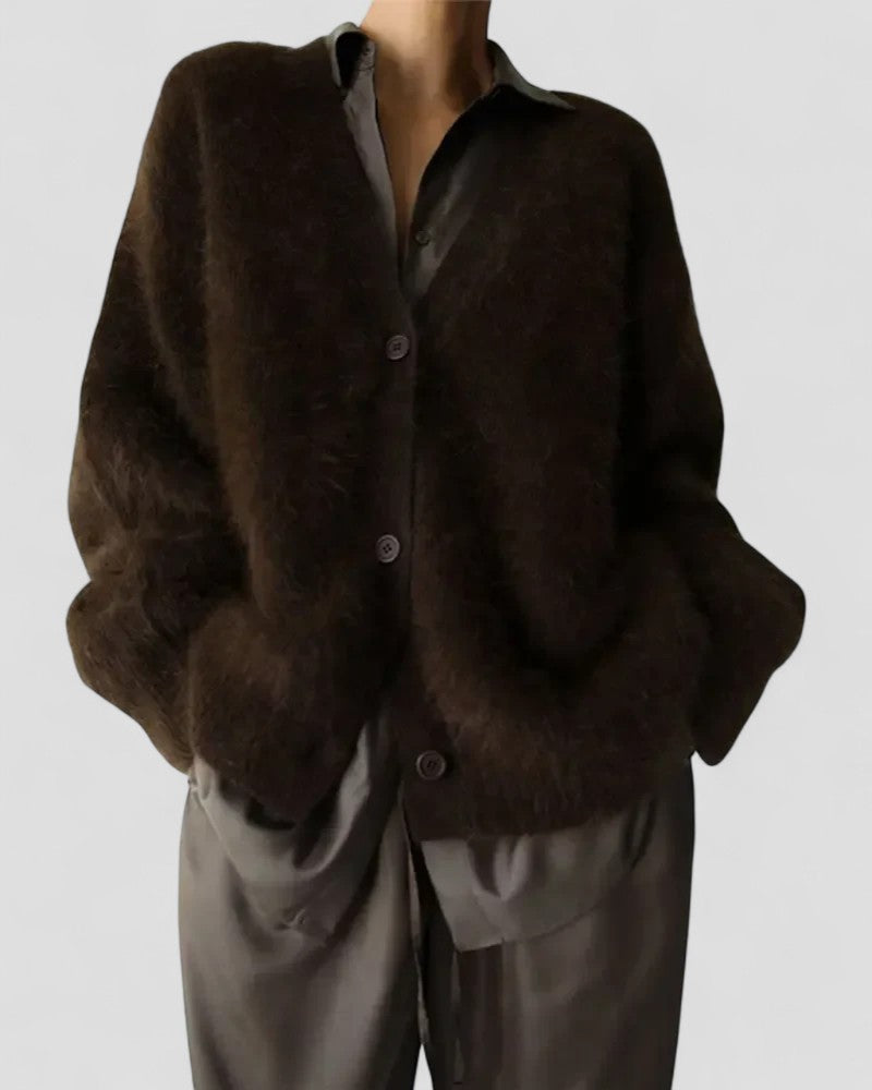 BerlinGlamour | Fluffy gebreide cardigan met knoopsluiting 1