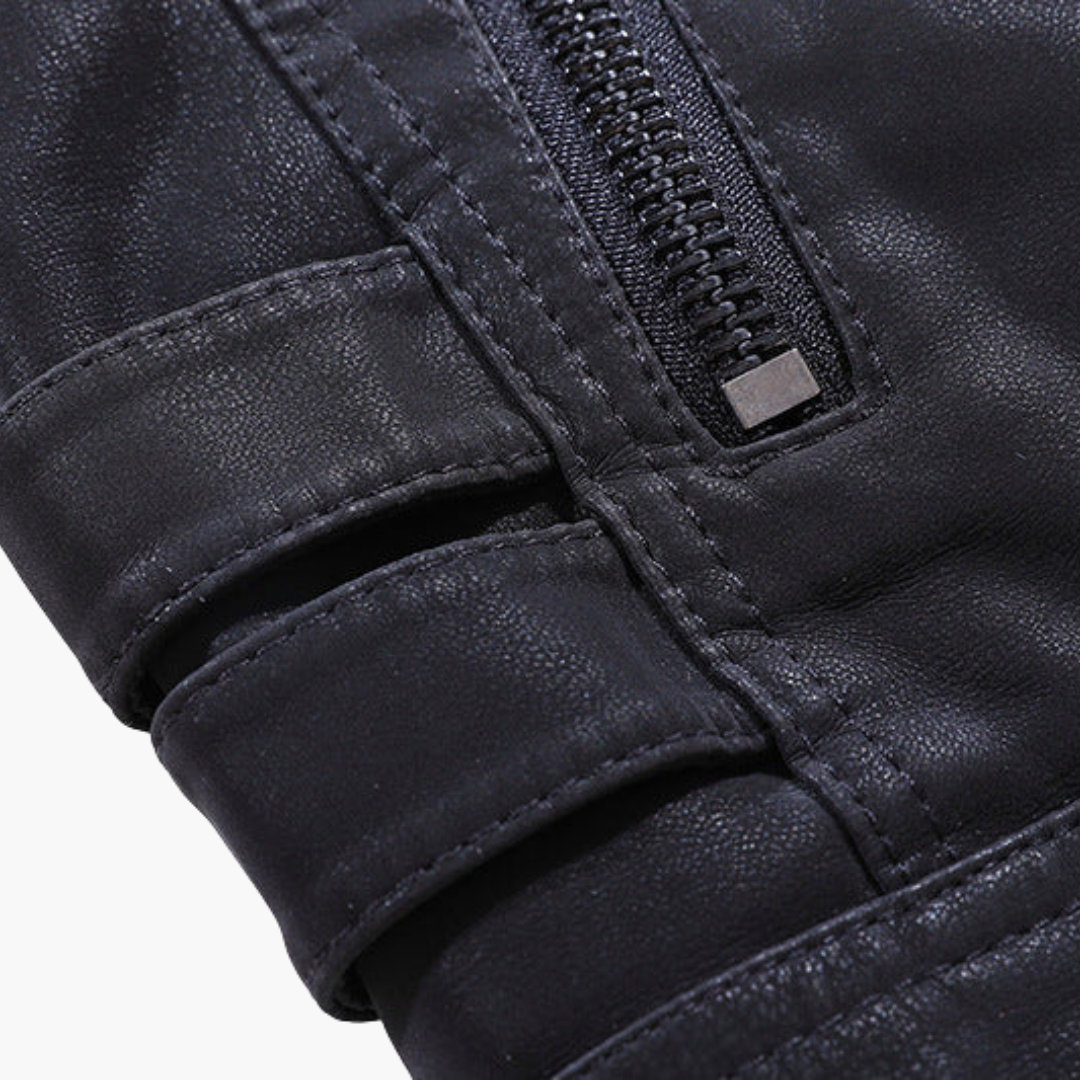 BerlinGlamour | Herenjas met knoopsluiting en zijzakken 1