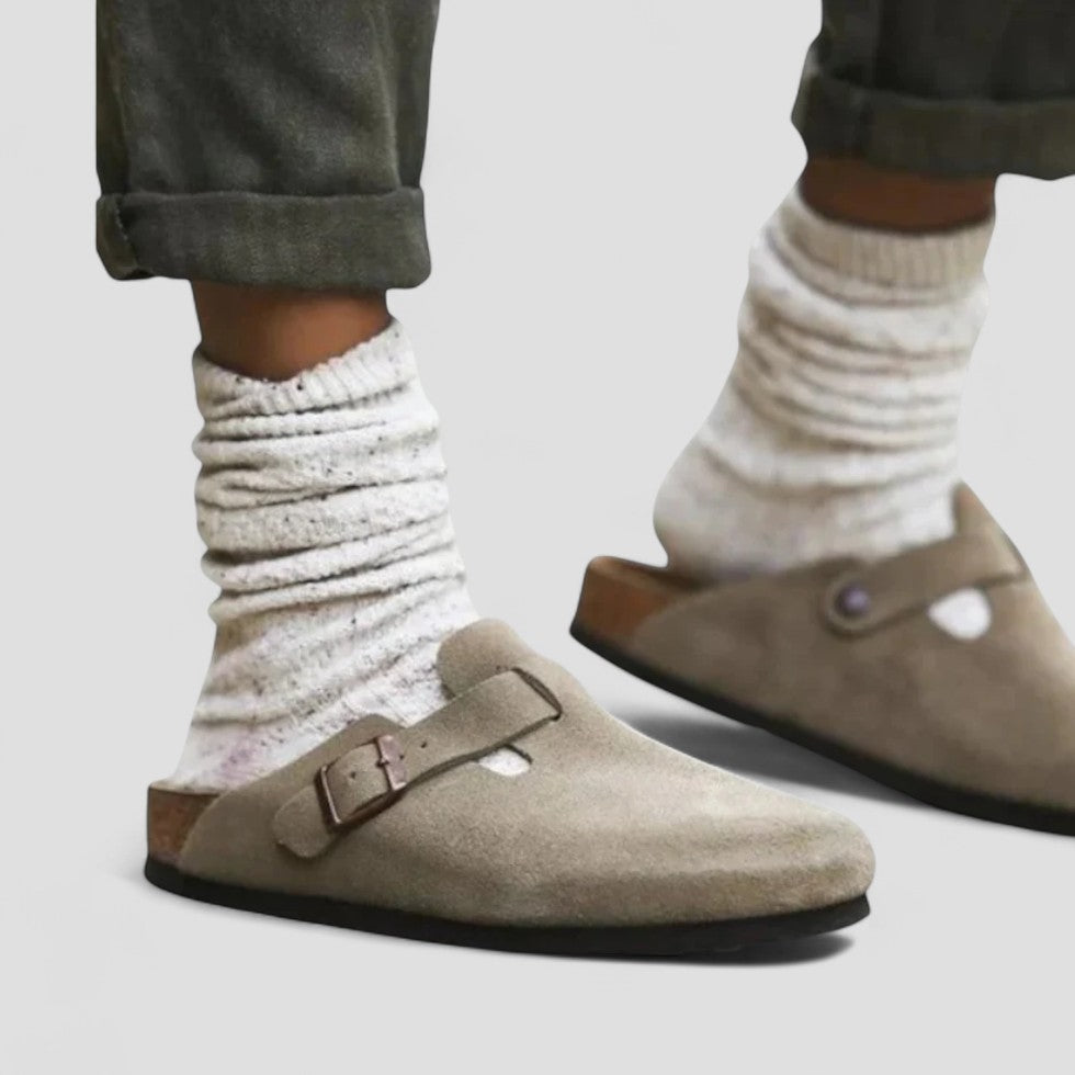 BerlinGlamour | Orthopedische suède klompen met gespvoering 5