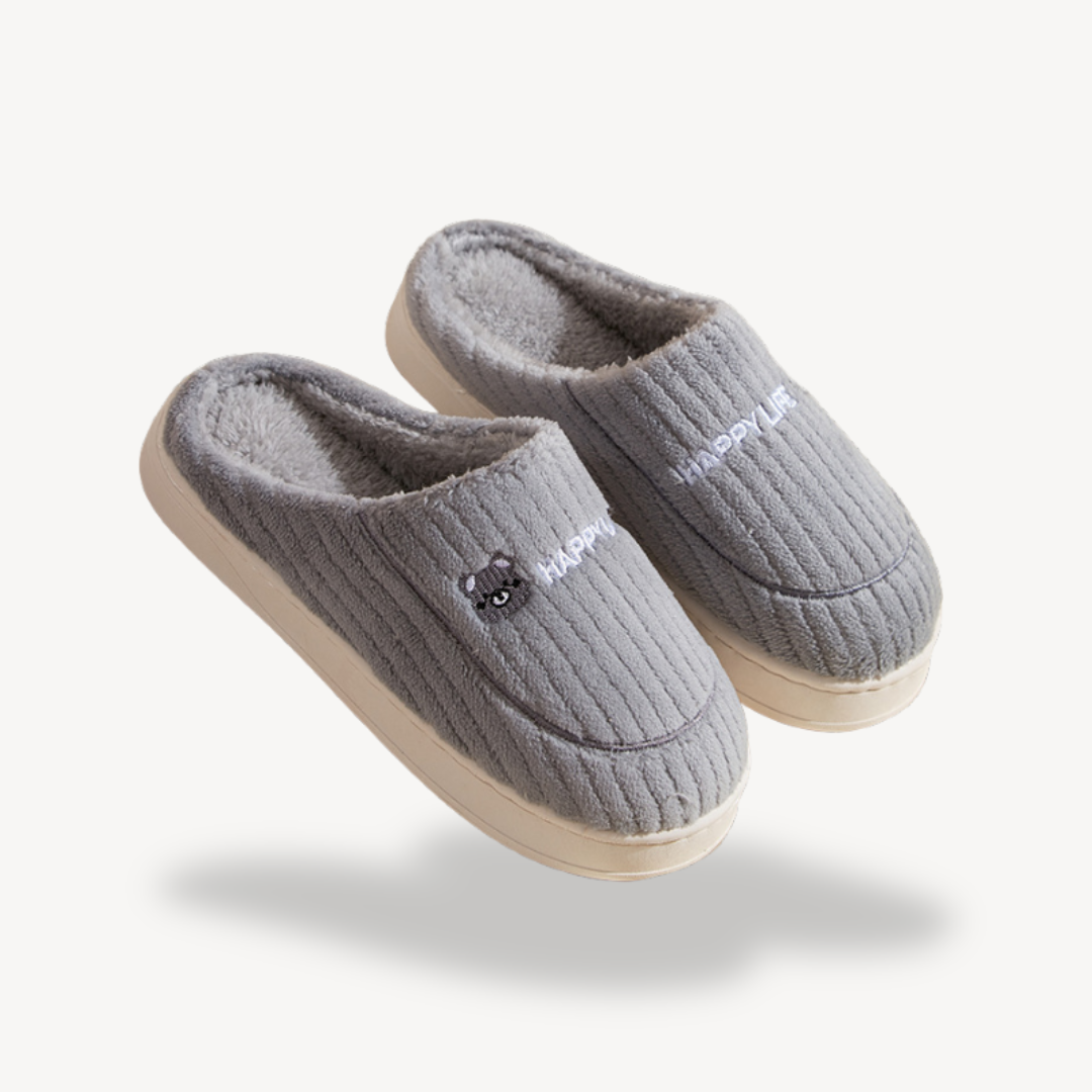 BerlinGlamour | Orthopedische unisex pluche pantoffels met borduurwerk 1