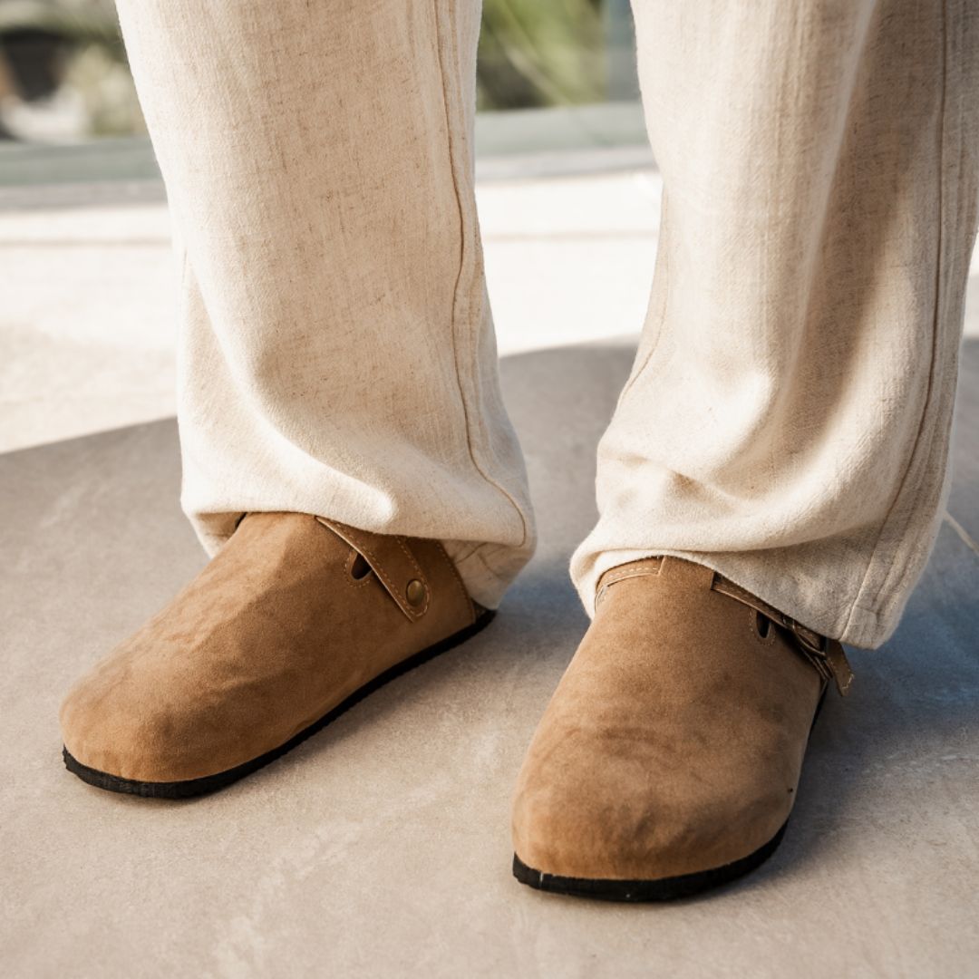 BerlinGlamour | Suède klompen met gesp, unisex 1