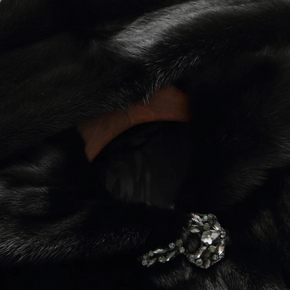 BerlinGlamour | Zwarte dames winterjas met imitatiebont en capuchon, lange mouwen 3