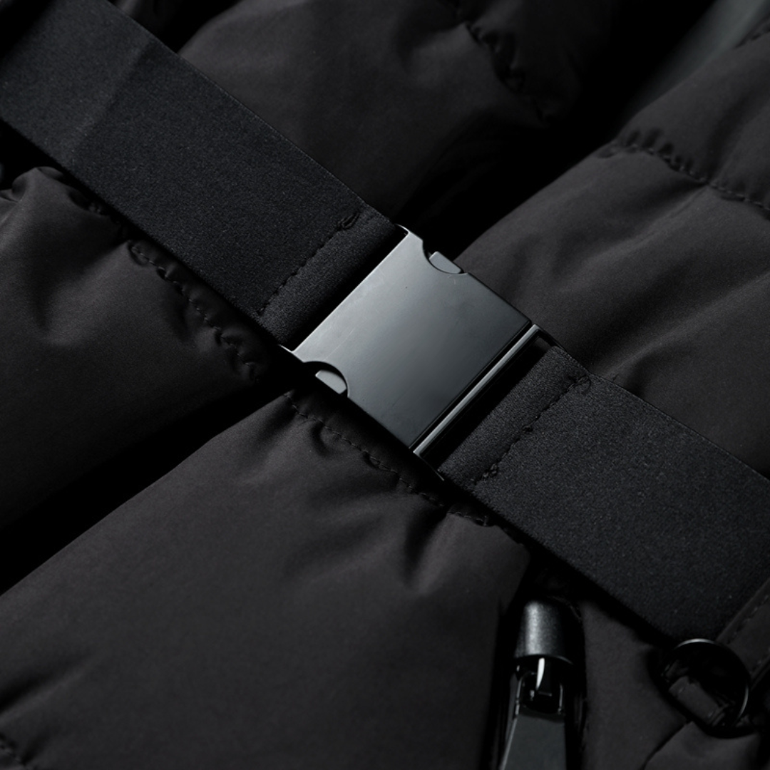 BerlinGlamour | Zwarte pufferjas voor dames met riem in de taille en hoge kraag 5