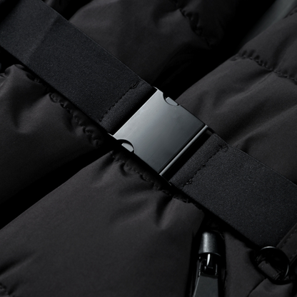 BerlinGlamour | Zwarte pufferjas voor dames met riem in de taille en hoge kraag 5