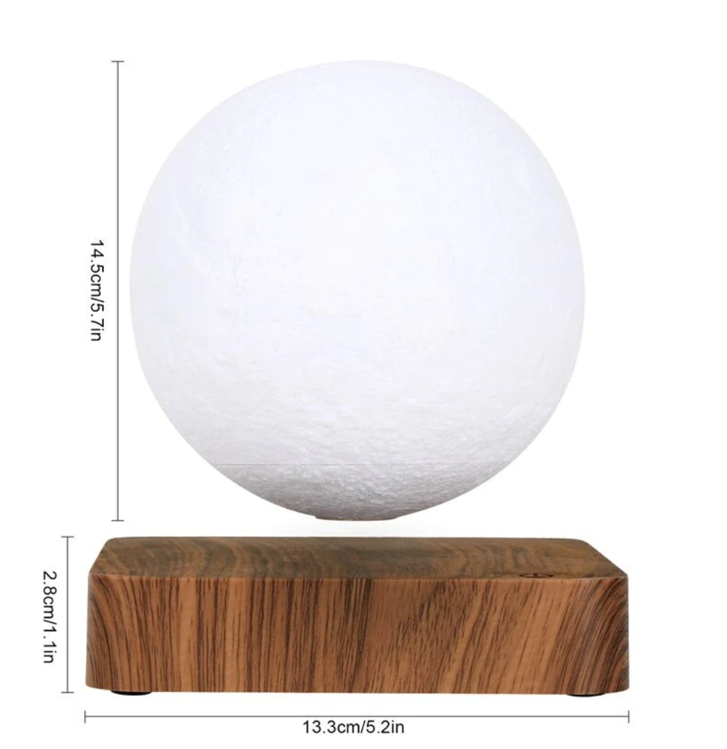 Een magisch verlichte maanlamp zwevend boven een houten basis, met een diameter van 14,5 cm en een stijlvolle afwerking, die een futuristische sfeer toevoegt aan je ruimte.