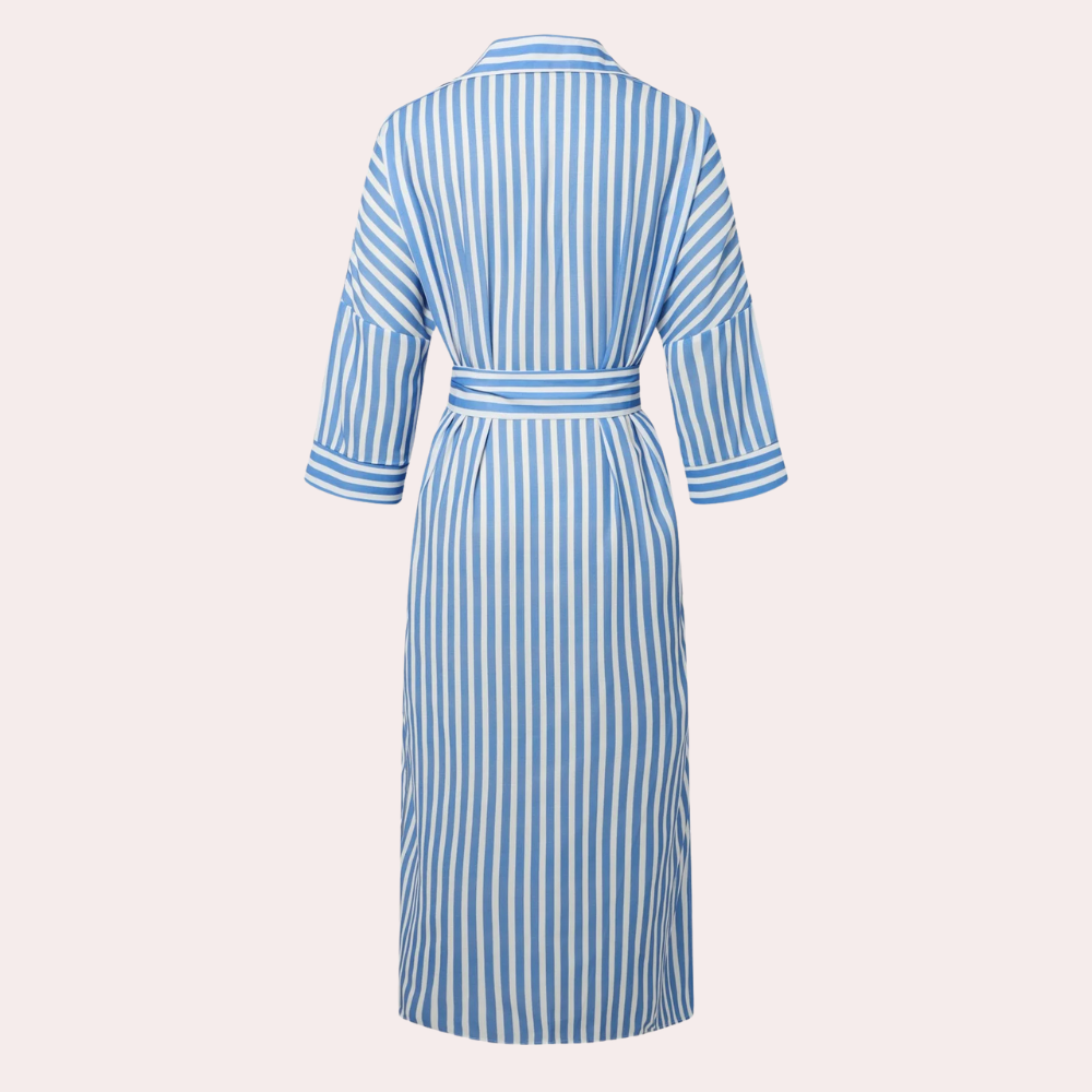Vrouwelijke Doorknoopjurk Comfortabel Zomerjurk