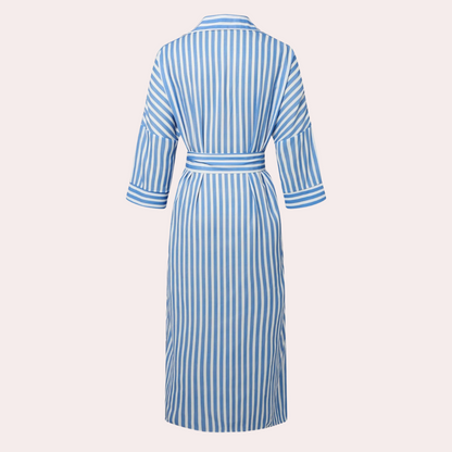 Vrouwelijke Doorknoopjurk Comfortabel Zomerjurk