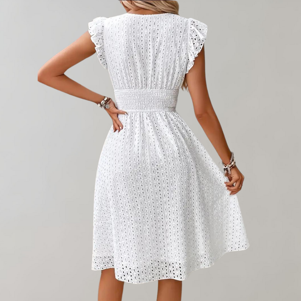 Zomer Jurk Wit met Ruffles en Vrouwelijke Pasvorm