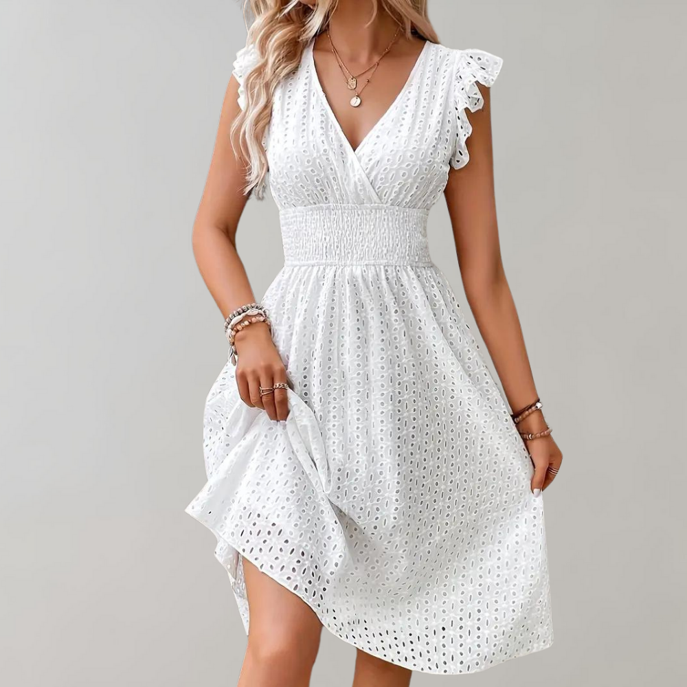 Zomer Jurk Wit met Ruffles en Vrouwelijke Pasvorm