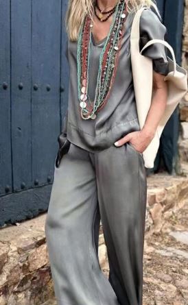Elegante Witte Top met V-Hals en Wijde Broek