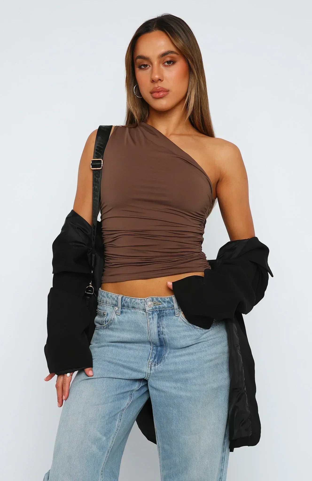 Vrouwelijke One-Shoulder Top Gedraaid Elegant Design