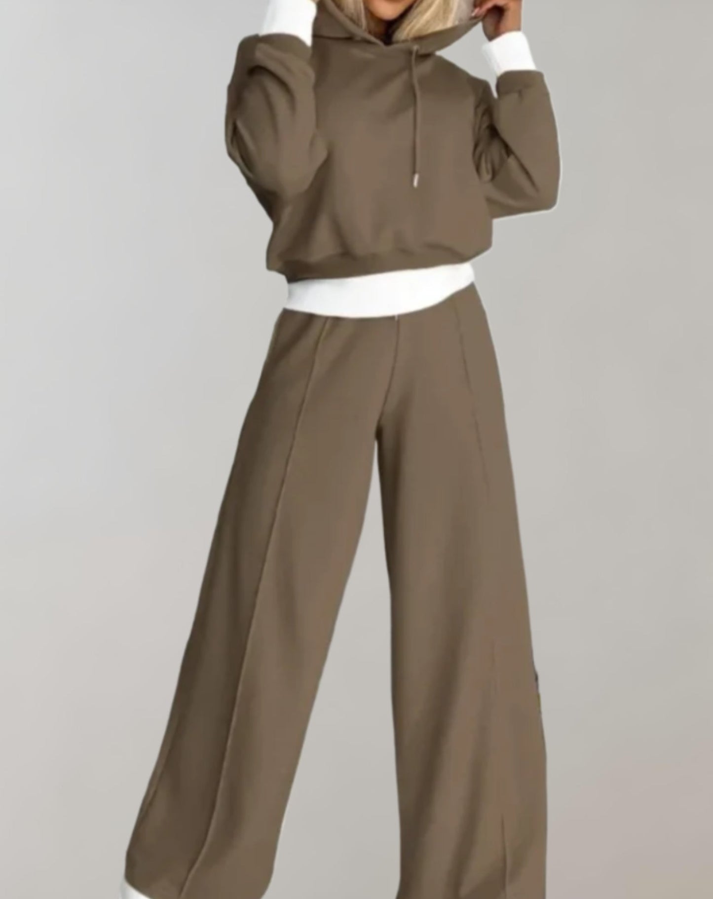 Comfortabele Tweedelige Joggingset met Capuchon en Wijde Broek