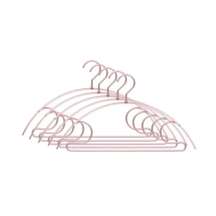 Stijlvolle rozenhouten kledinghangers, ontworpen voor een luxe uitstraling in je kast. Deze hangers bieden niet alleen praktische opbergruimte, maar zorgen ook voor een verfijnde uitstraling, perfect voor het organiseren van je kleding.