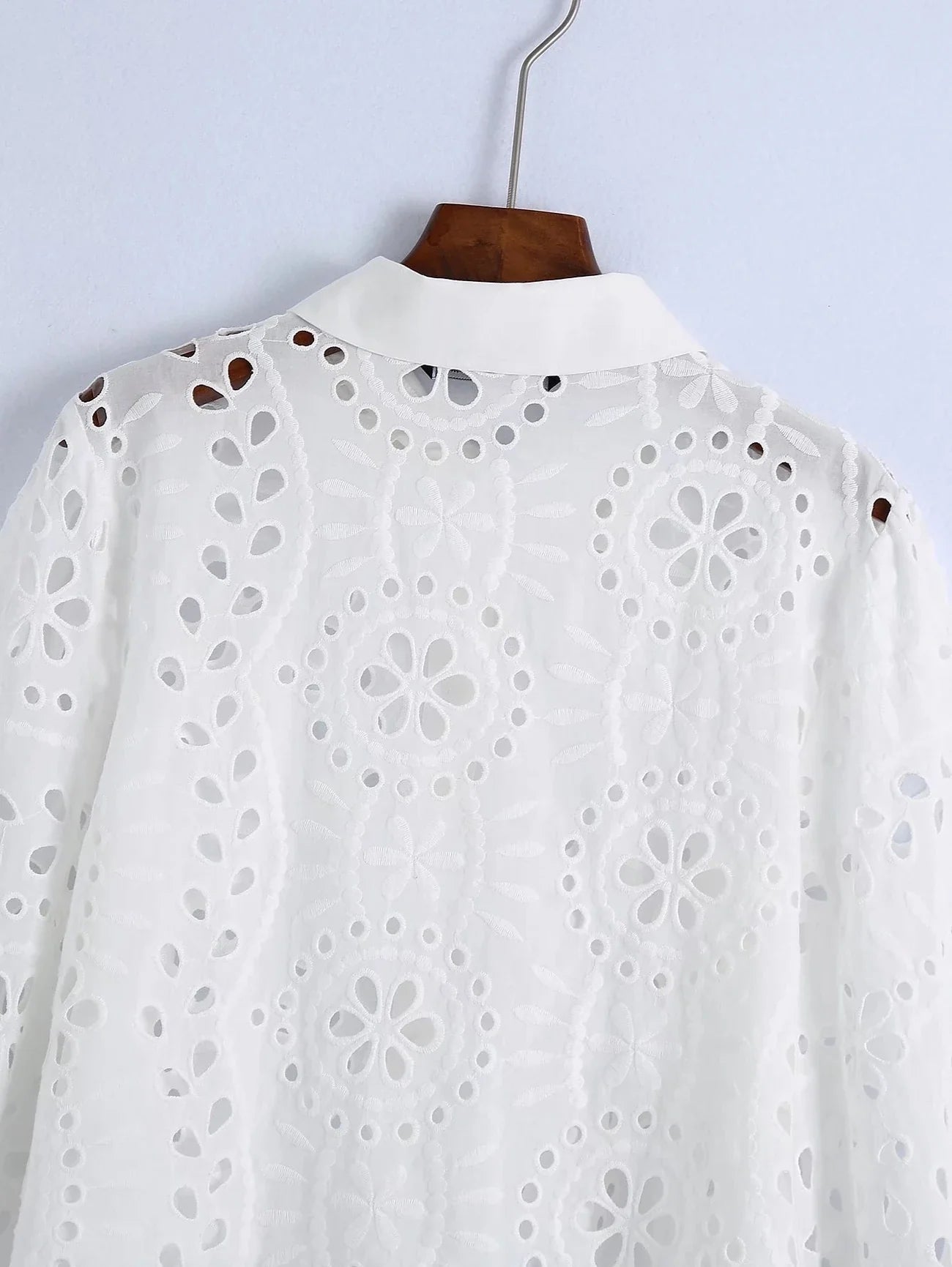Zonnewindmode Betoverend Zomerwitte Blouse met Kantwerk en Borduurwerk