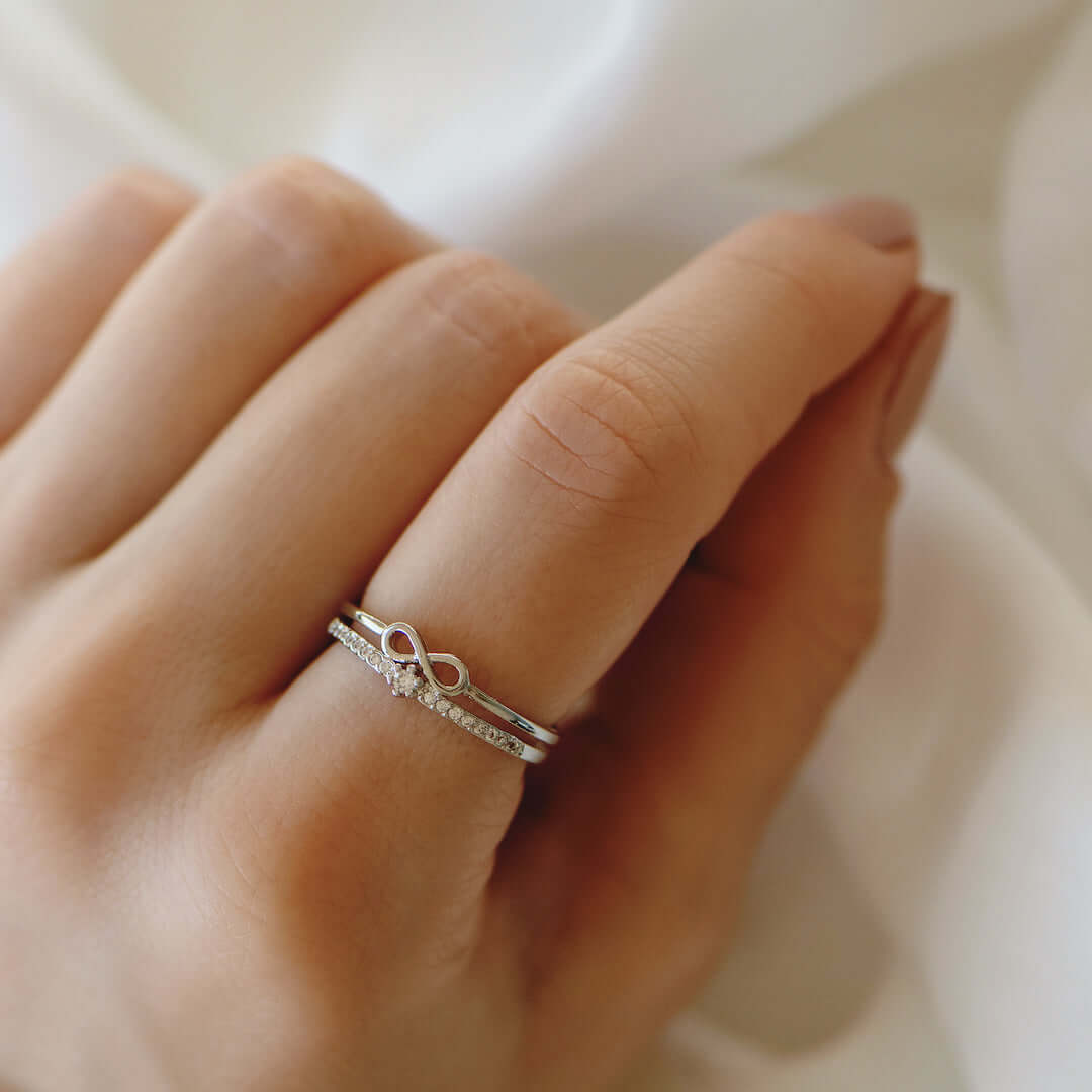 Eenvoudige Zilveren Liefdes Ring
