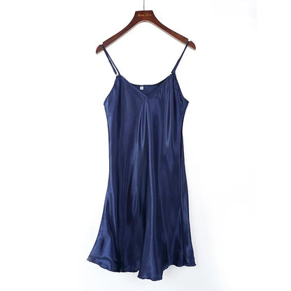 Voel je sensueel en zelfverzekerd in de LumiSilk Nightdress