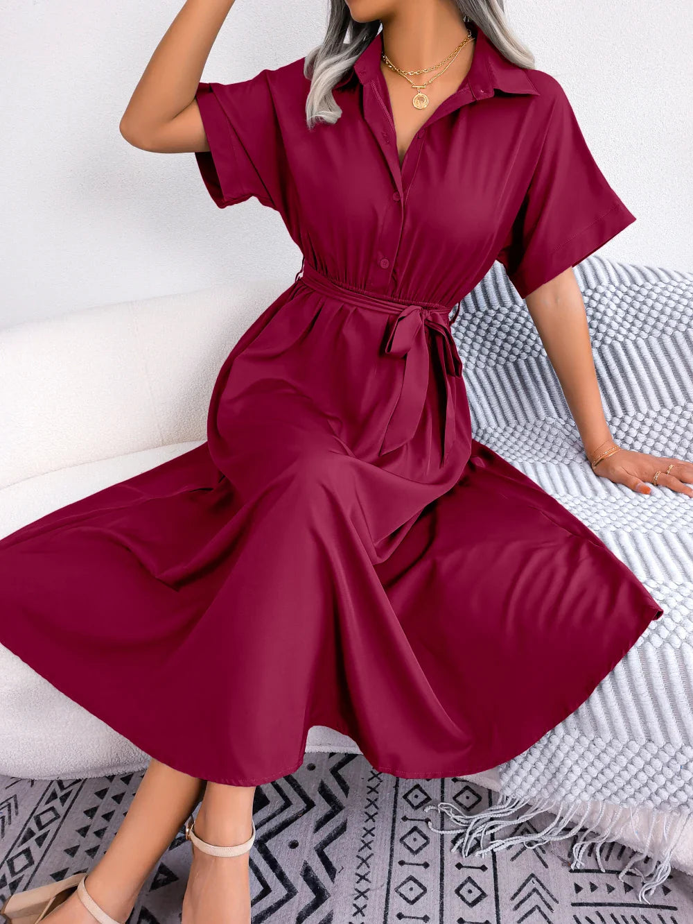 Dames Zomerjurk Met Slanke Taille En Korte Mouwen