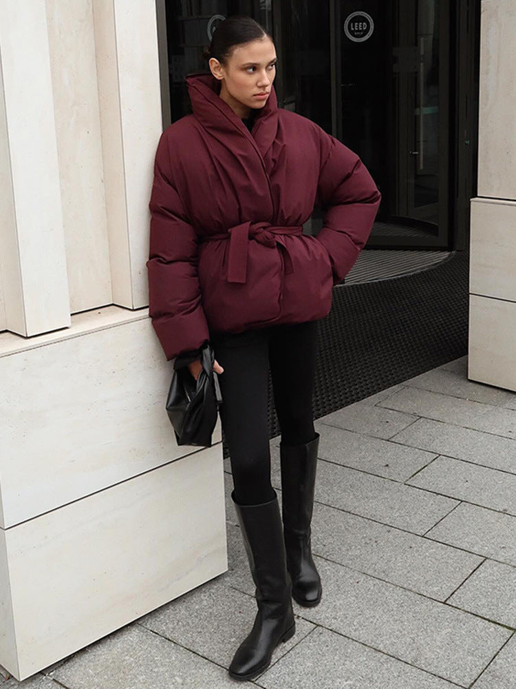 Davies – Dames Oversized Pufferjas met Tailleceintuur en Hoge Kraag