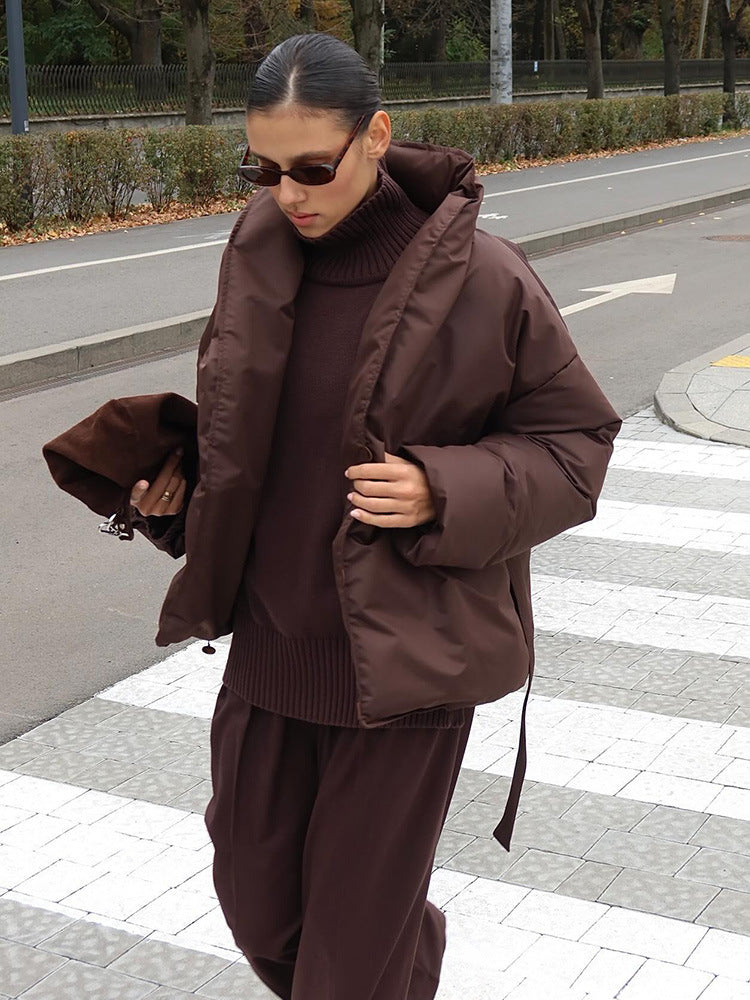 Davies – Dames Oversized Pufferjas met Tailleceintuur en Hoge Kraag