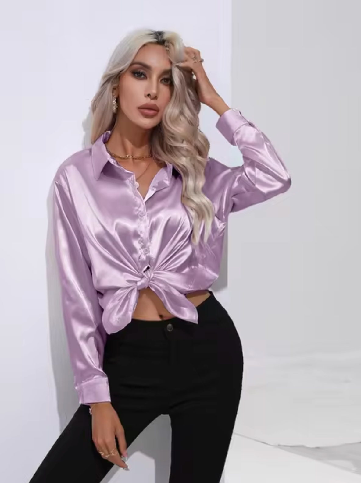 Doreen | Elegante camicetta in raso con charm