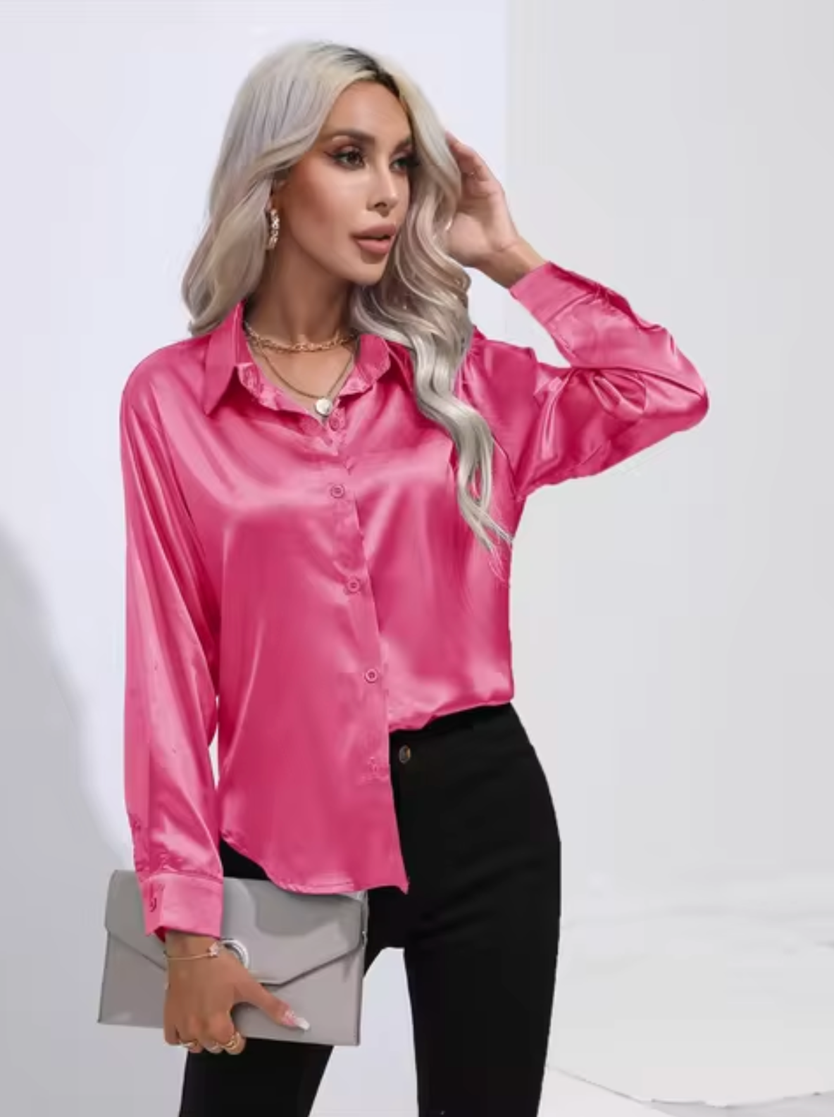 Doreen | Elegante camicetta in raso con charm