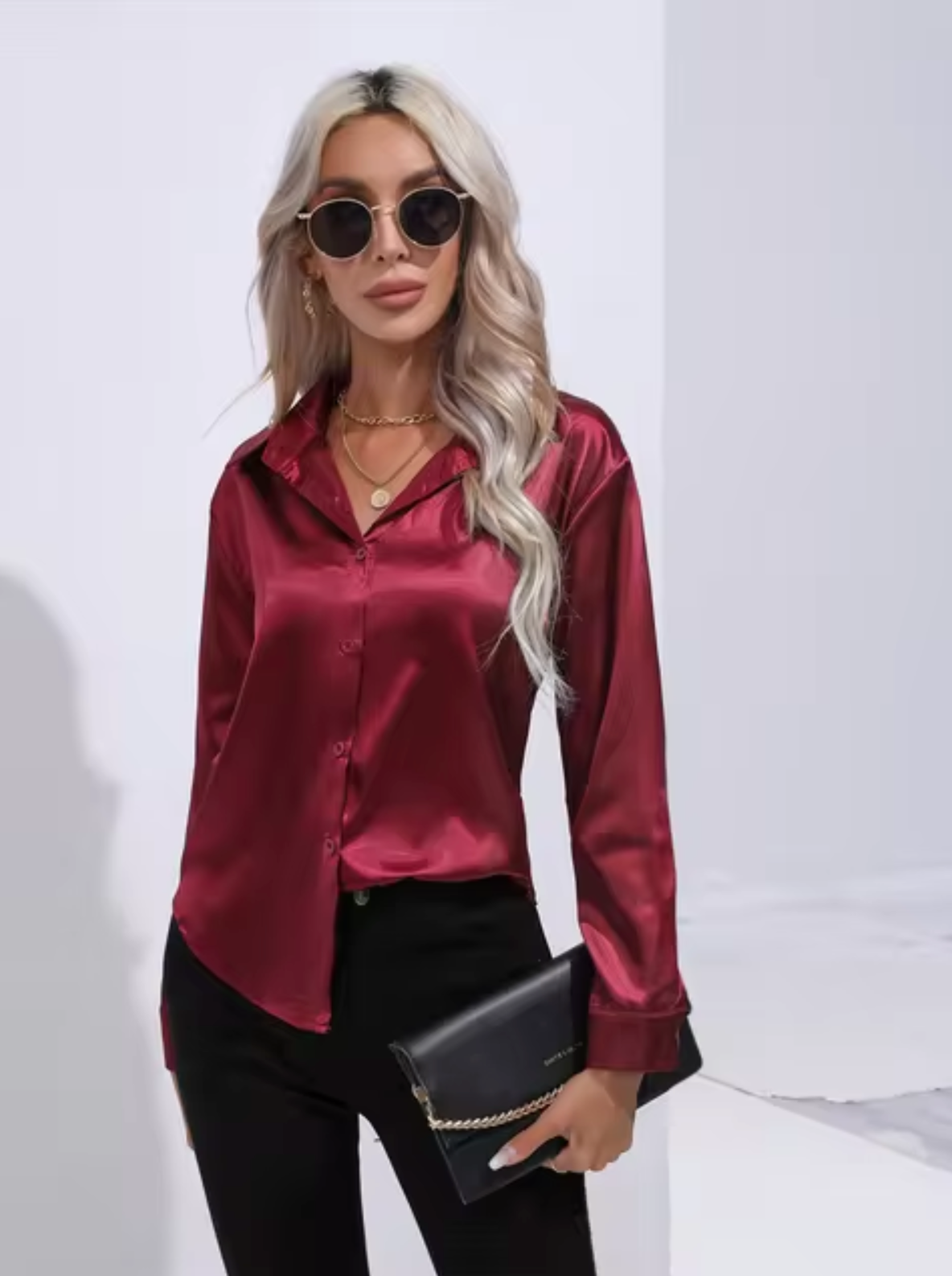 Doreen | Elegante camicetta in raso con charm