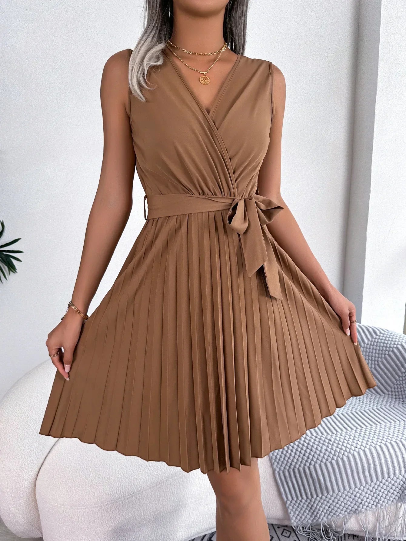 Omarm de Elegantie van de Zomer met de "Zomerse Elegance" Jurk!