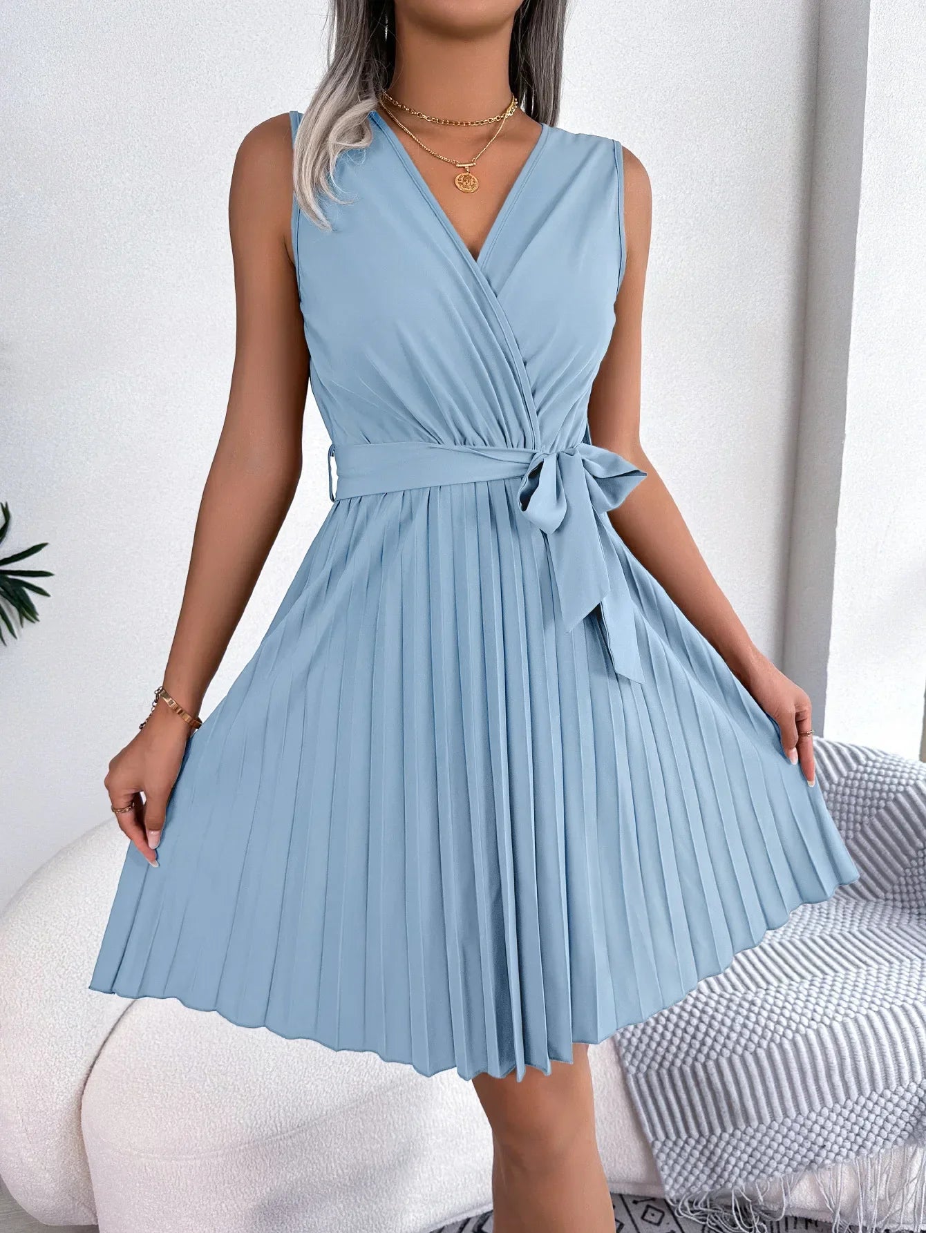Omarm de Elegantie van de Zomer met de "Zomerse Elegance" Jurk!
