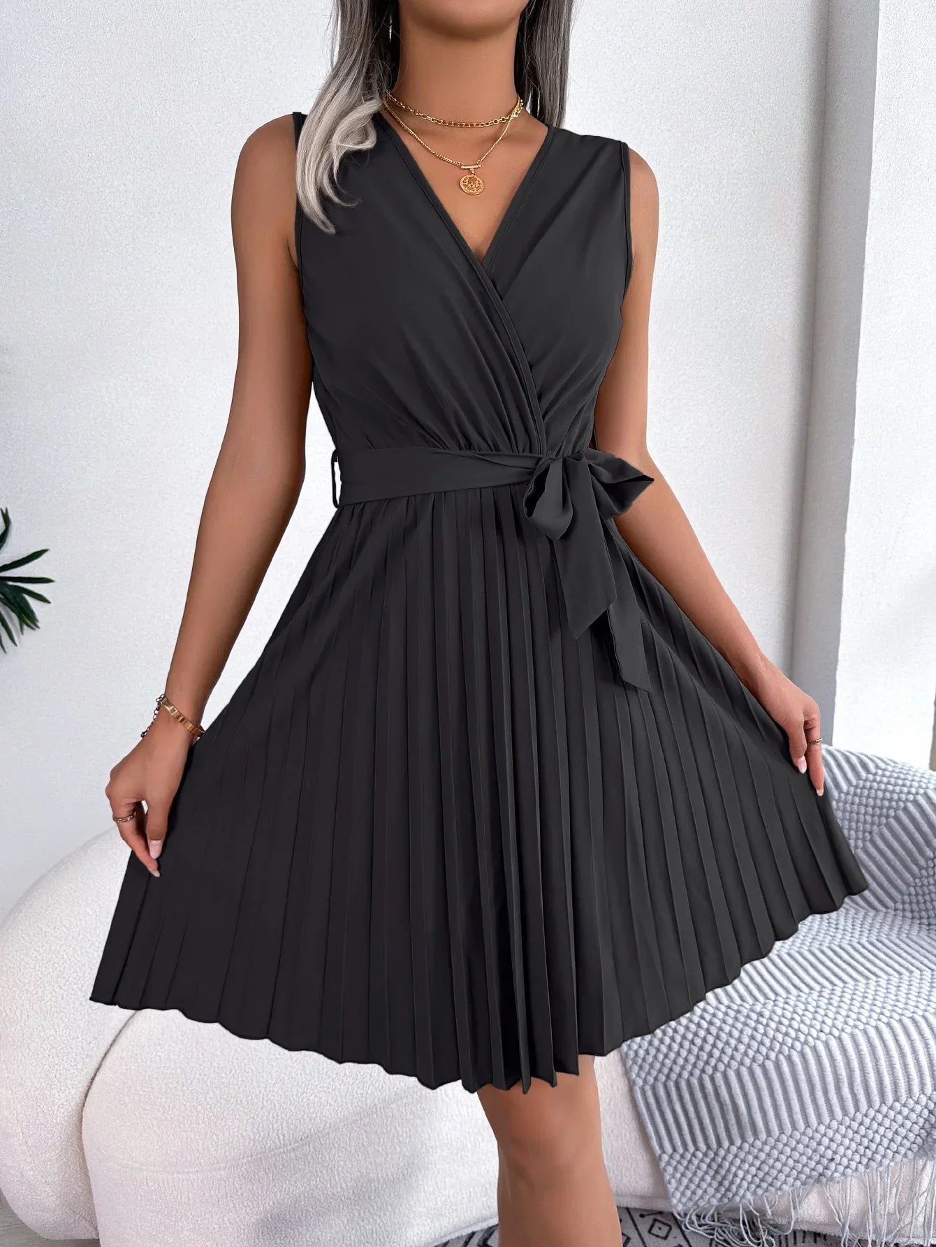 Omarm de Elegantie van de Zomer met de "Zomerse Elegance" Jurk!