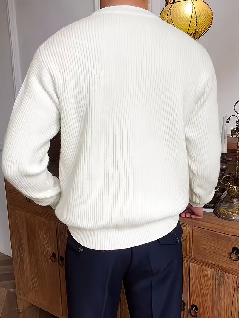 Gebreide trui met ronde hals en lange mouwen