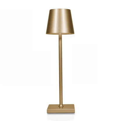 GlowEase draadloze tafellamp in goudkleurig met een strak ontwerp, ideaal voor een moderne en elegante sfeer.