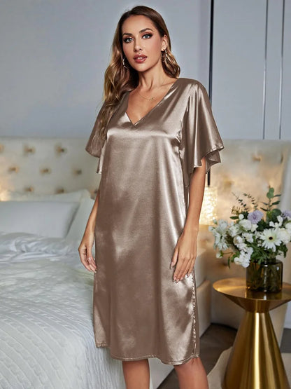 SilkDream: Gouden Zijde Satijnen Nachtkleding