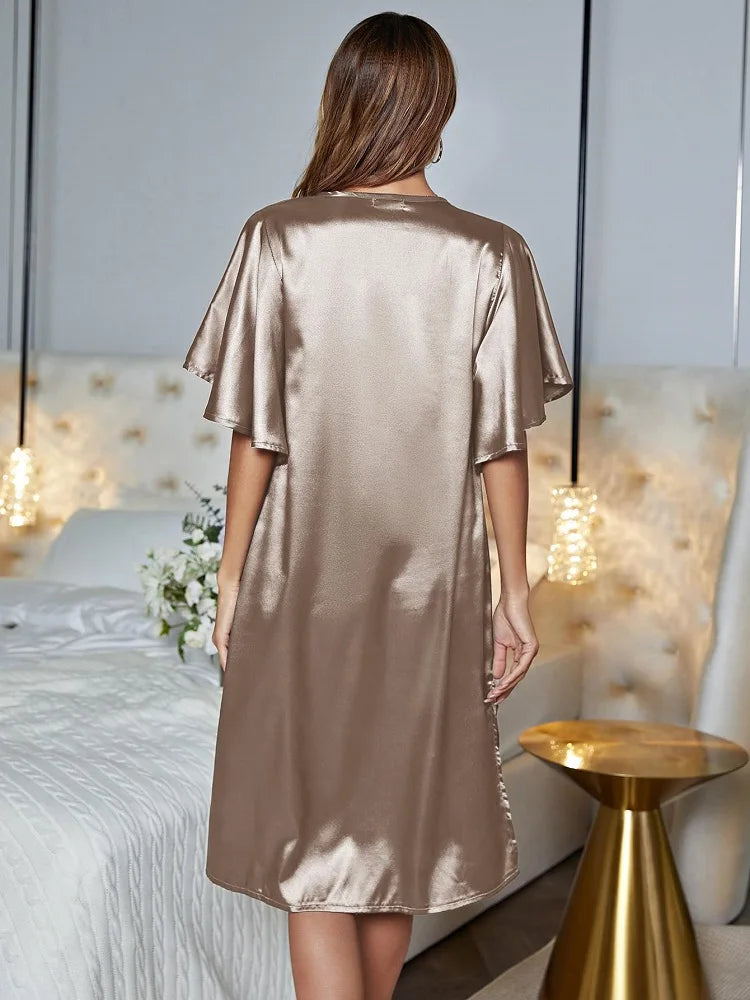 SilkDream: Gouden Zijde Satijnen Nachtkleding