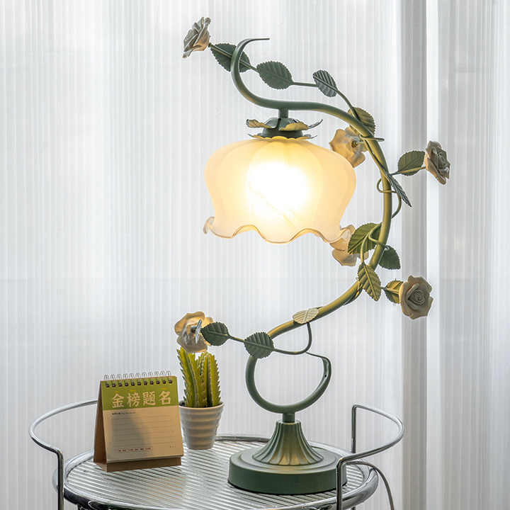 Rozenlamp Rosa Met Warme Verlichting