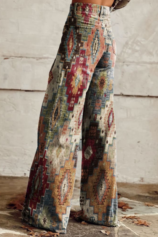 Horizon stijlvolle jeans met een kleurrijk Azteeks patroon, wijde pijpen en een comfortabele pasvorm. Perfect voor een trendy en gedurfde look met een unieke flair.