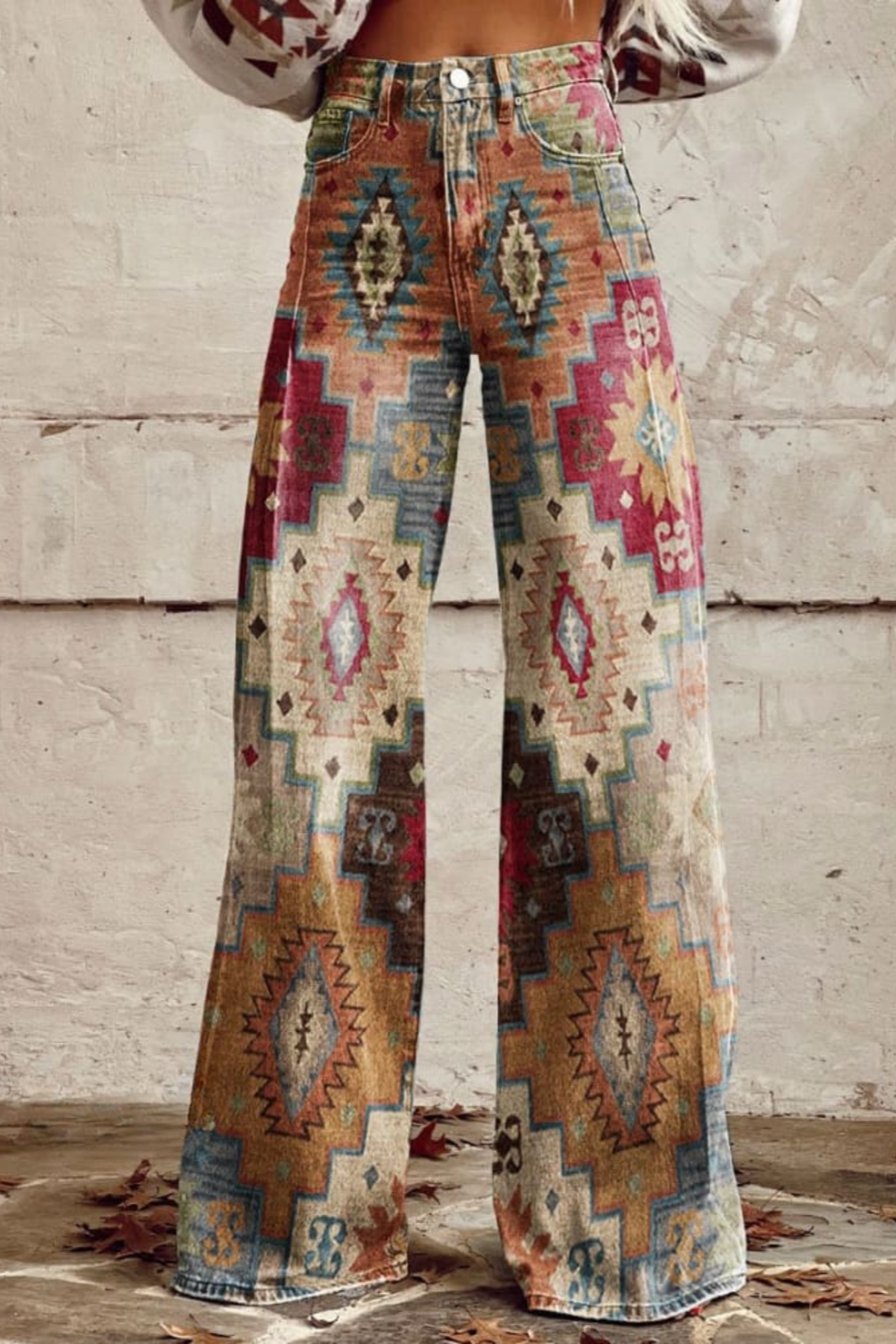 Horizon stijlvolle jeans met een opvallend Azteeks patroon in diverse kleuren. De broek heeft wijde pijpen en een hoge taille voor een comfortabele en trendy look. Perfect om een unieke flair toe te voegen aan je garderobe.