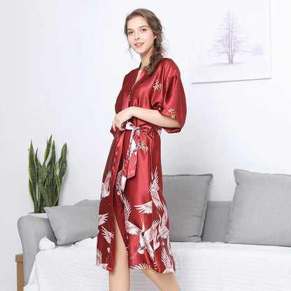 Seraphina Zwarte Zomerse Satijnen Kimono Badjas Damesjurk
