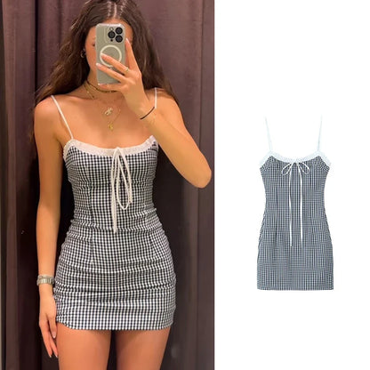 Betoverende Zomerse Chic: De "Zonnestraal" Checkered Tube Top Sling Mini Jurk