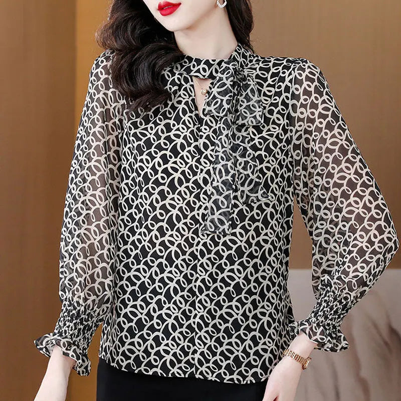 Kantoorblouse met sjaalkraag en koord - stijlvol en modieus