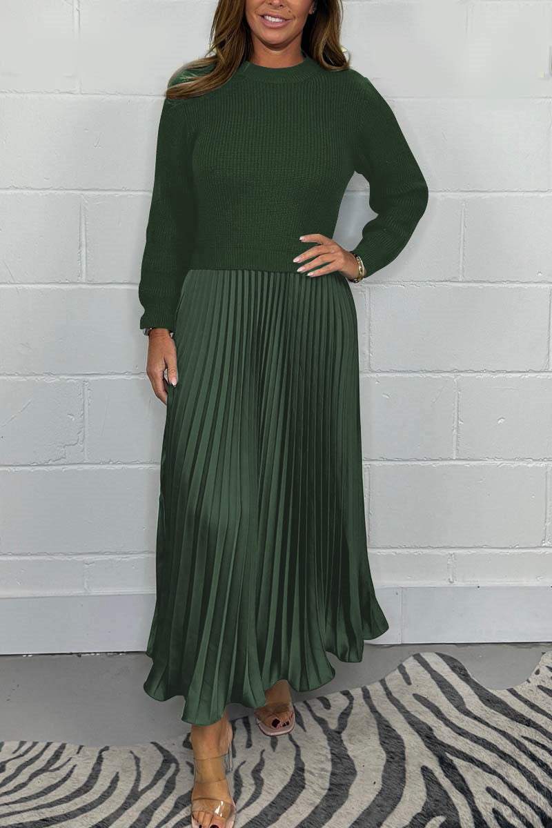 Een tijdloze pleated jurk van Kendra in een rijke groene tint. De jurk heeft een klassieke trui-top en een elegante plissé rok, perfect voor een verfijnde uitstraling op elke gelegenheid.