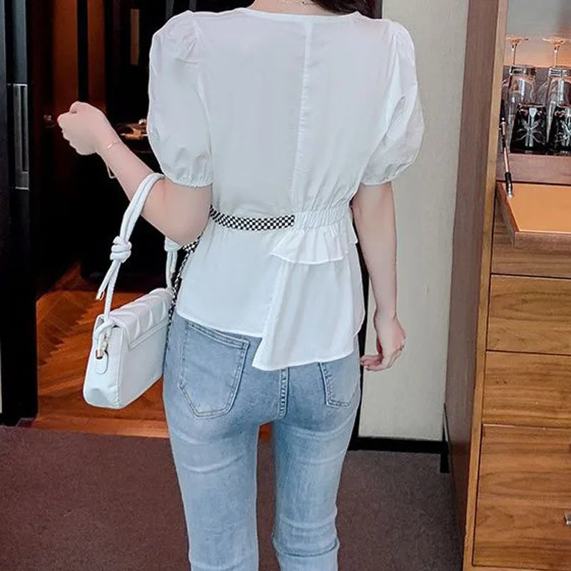 Zomerse Pofmouw Blouse met Bandage V-hals en Ruches van Seoul Chic!